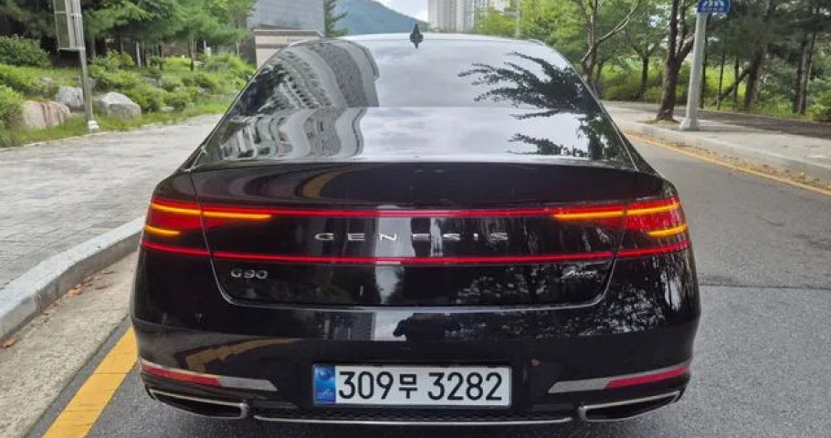 Genesis G90 