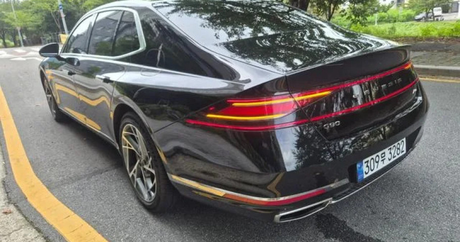 Genesis G90 