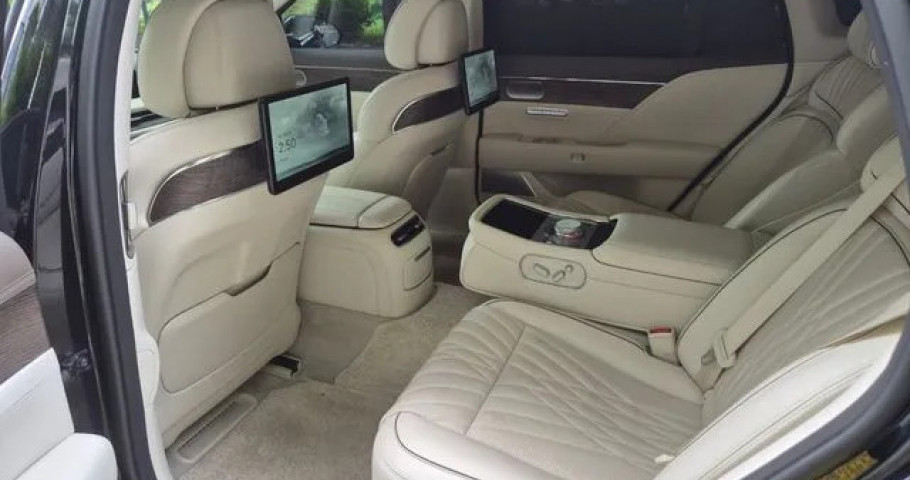 Genesis G90 