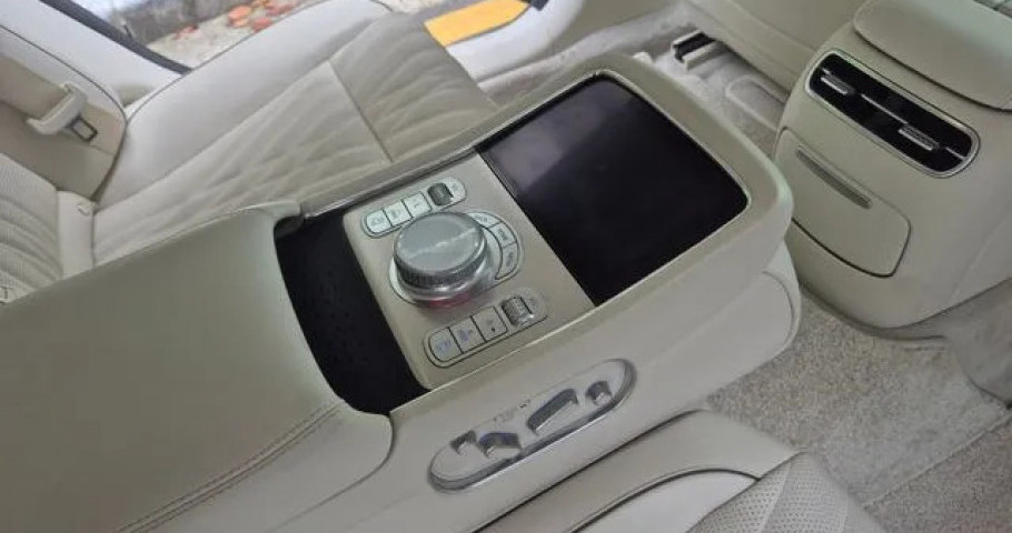 Genesis G90 