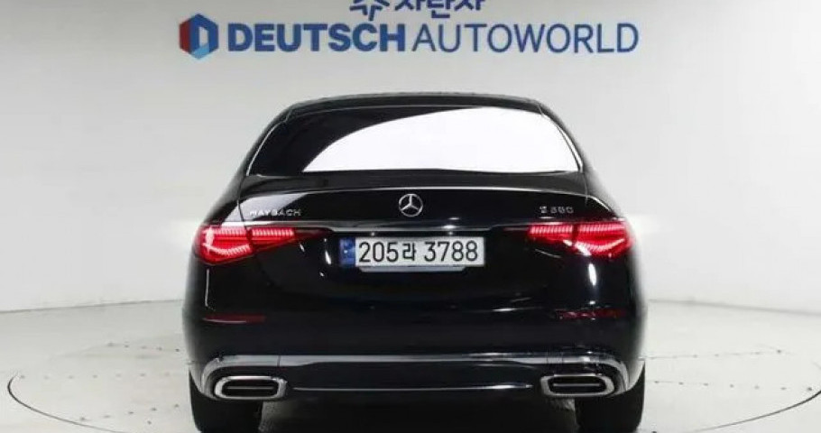 Mercedes-Benz S-Class 