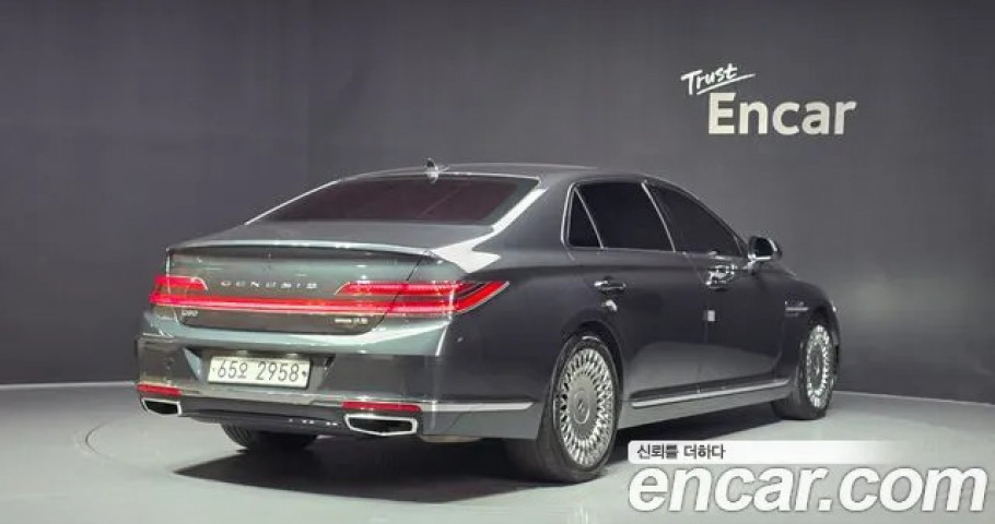 Genesis G90 