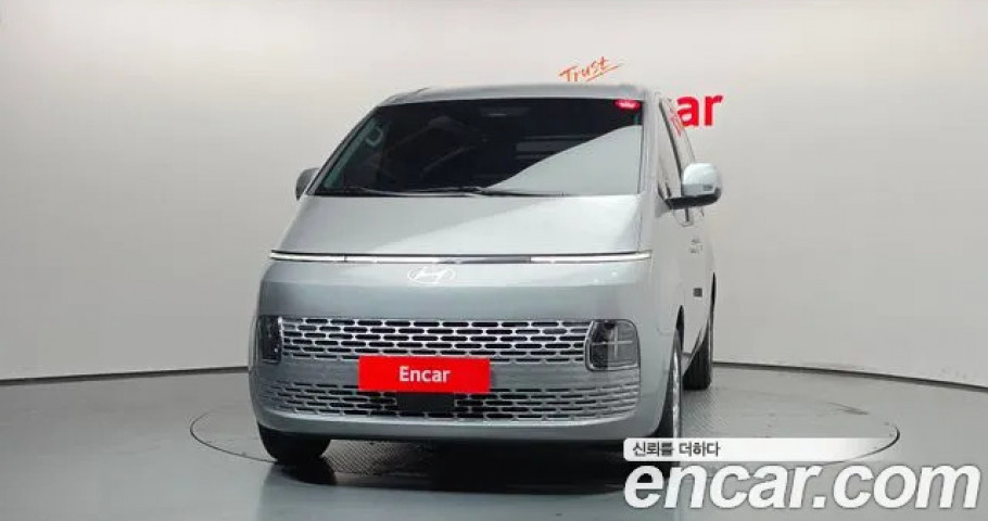 Hyundai Staria 
