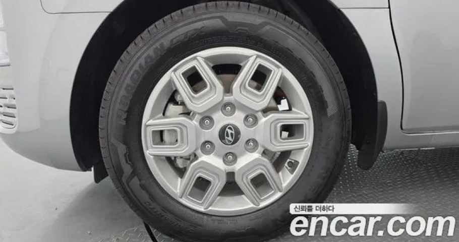 Hyundai Staria 