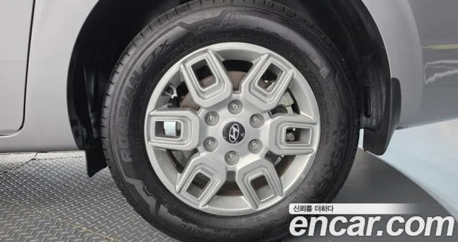 Hyundai Staria 