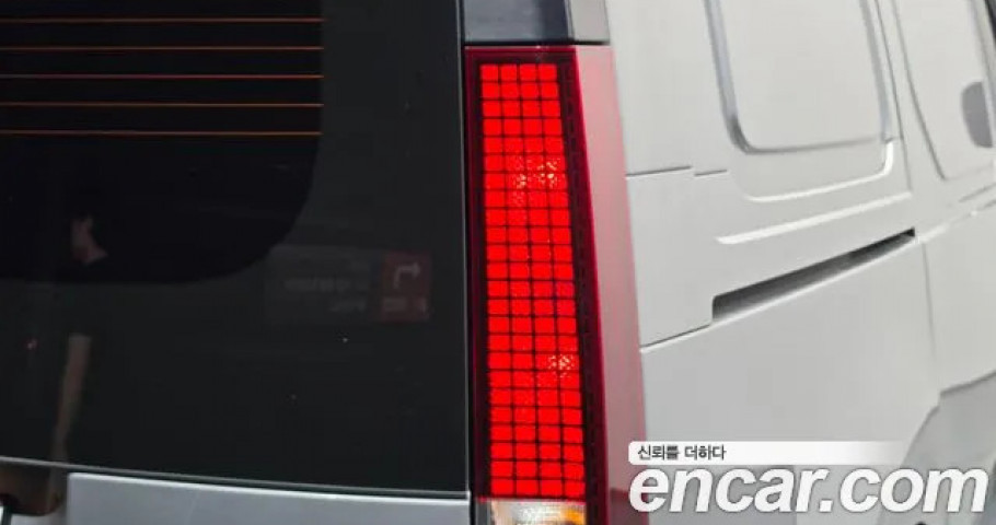 Hyundai Staria 
