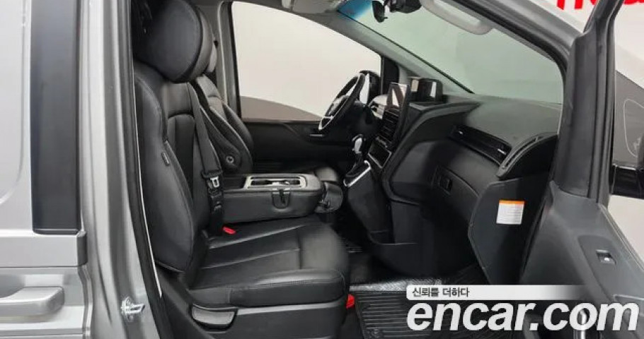 Hyundai Staria 
