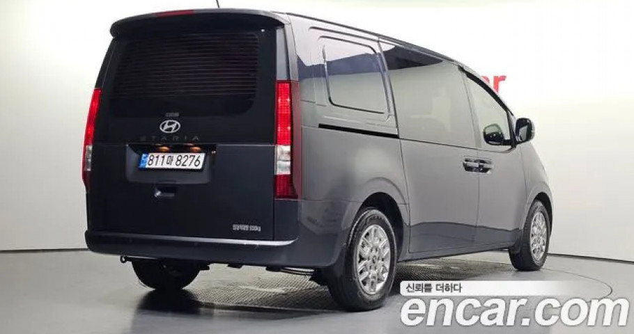 Hyundai Staria 