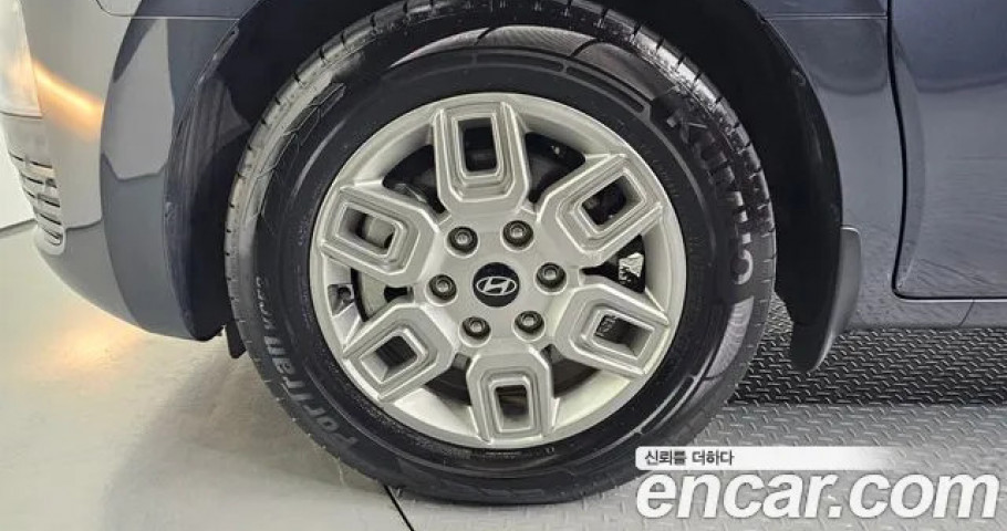 Hyundai Staria 