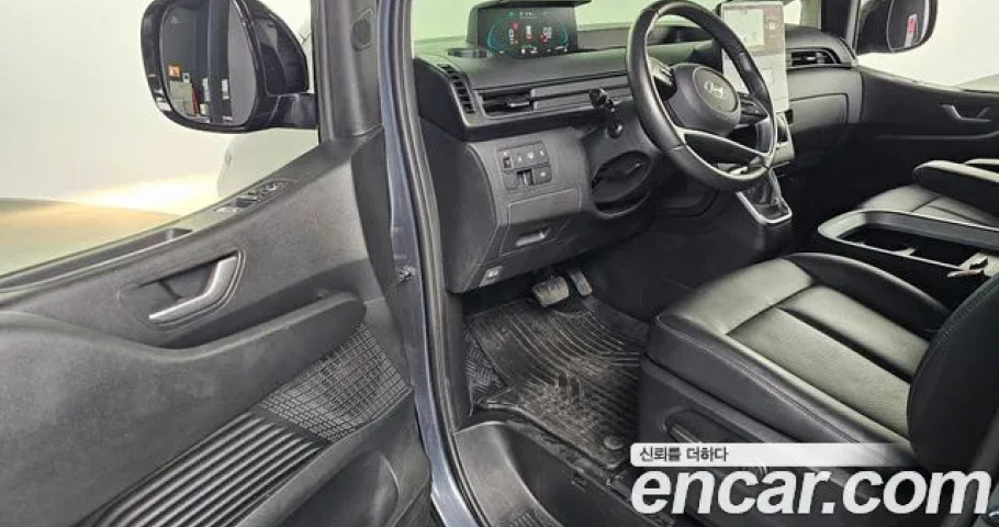 Hyundai Staria 