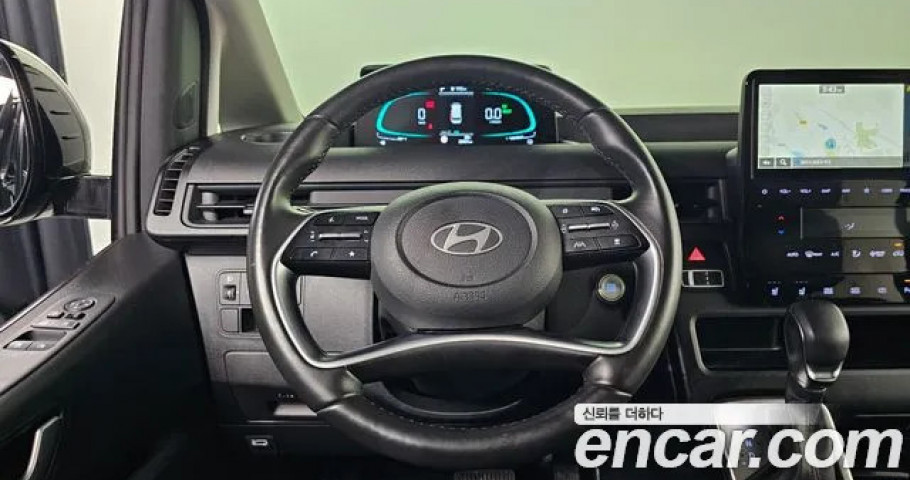 Hyundai Staria 