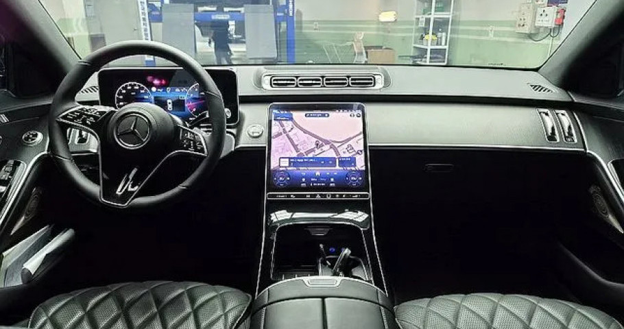 Mercedes-Benz S-Class 