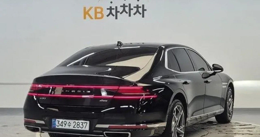 Genesis G90 