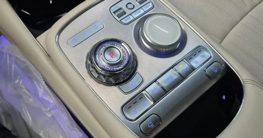 Genesis G90 