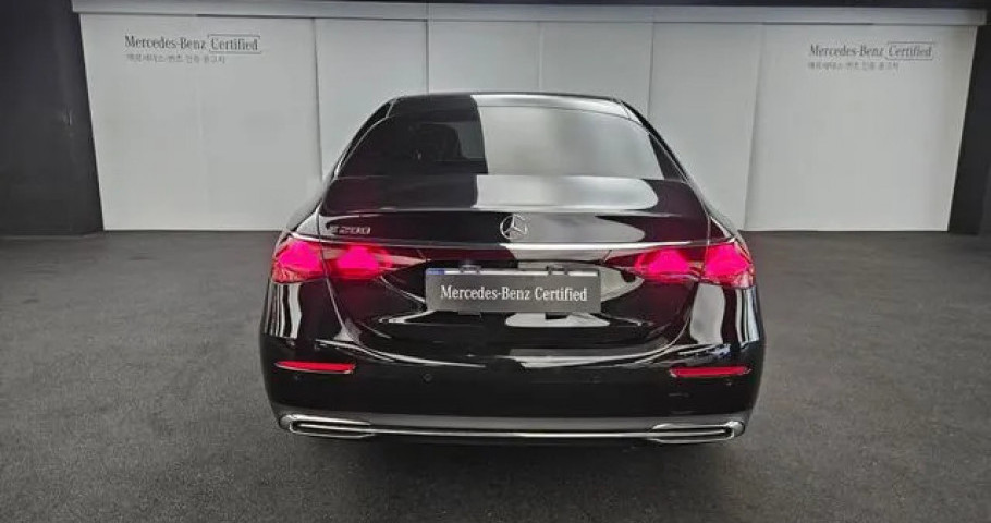 Mercedes-Benz E-Class 