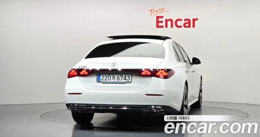 Mercedes-Benz E-Class 