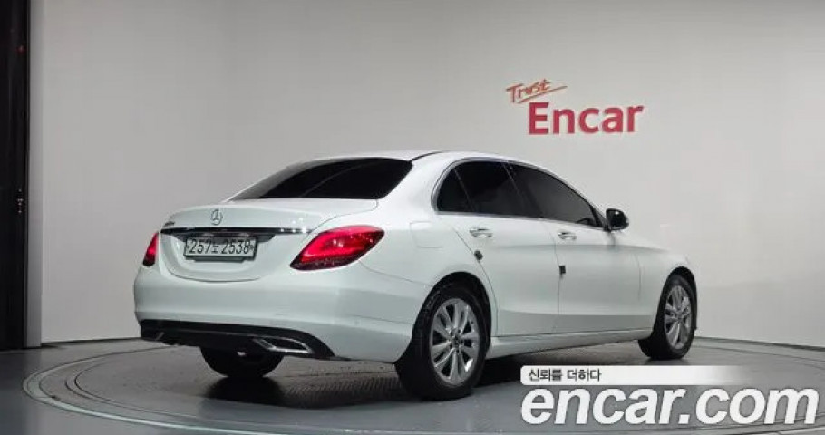 Mercedes-Benz C-Class 