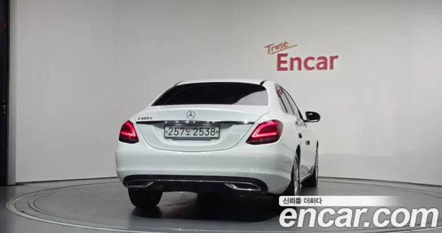 Mercedes-Benz C-Class 