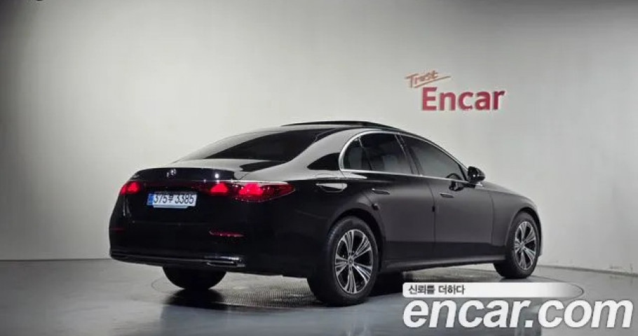 Mercedes-Benz E-Class 