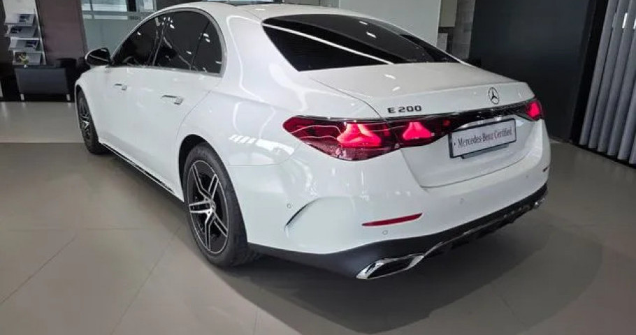 Mercedes-Benz E-Class 