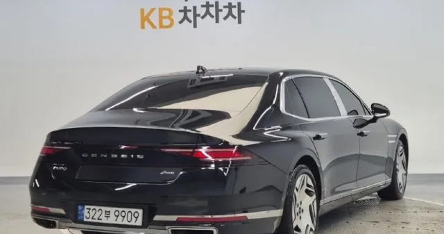 Genesis G90 
