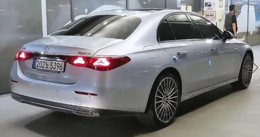 Mercedes-Benz E-Class 