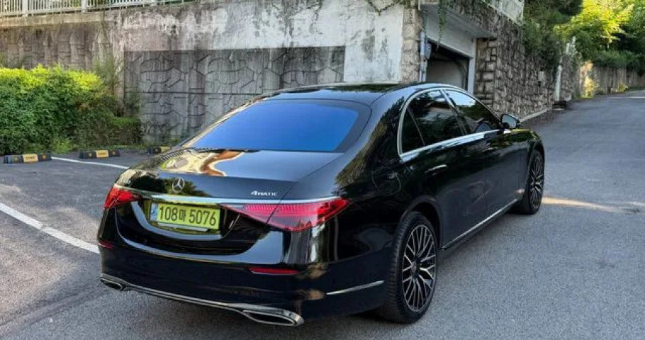 Mercedes-Benz S-Class 