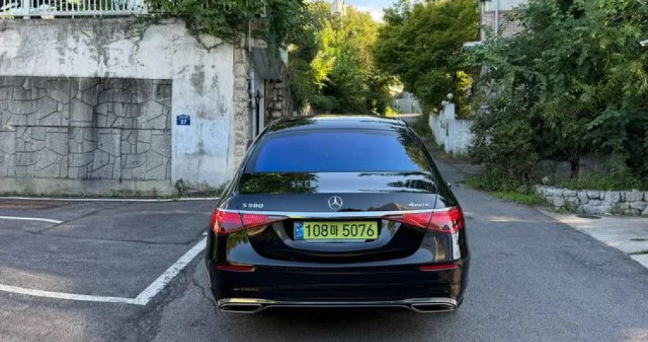 Mercedes-Benz S-Class 