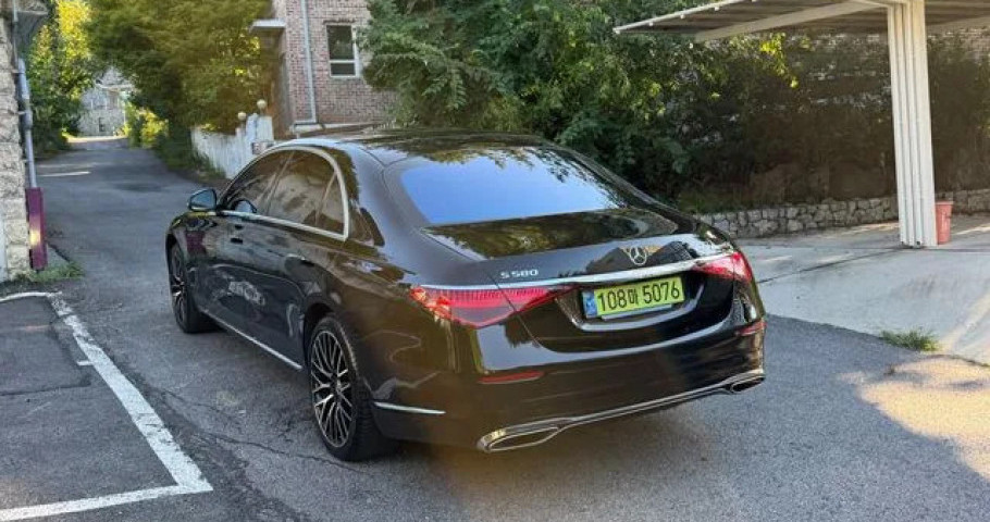 Mercedes-Benz S-Class 