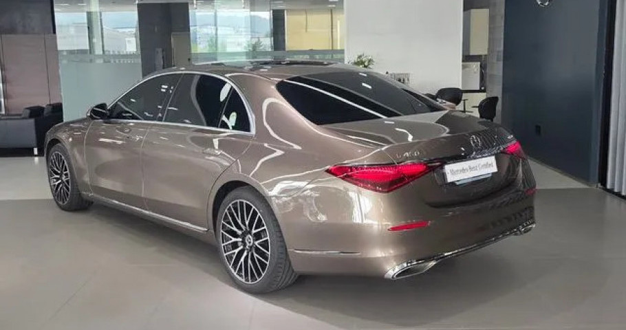 Mercedes-Benz S-Class 