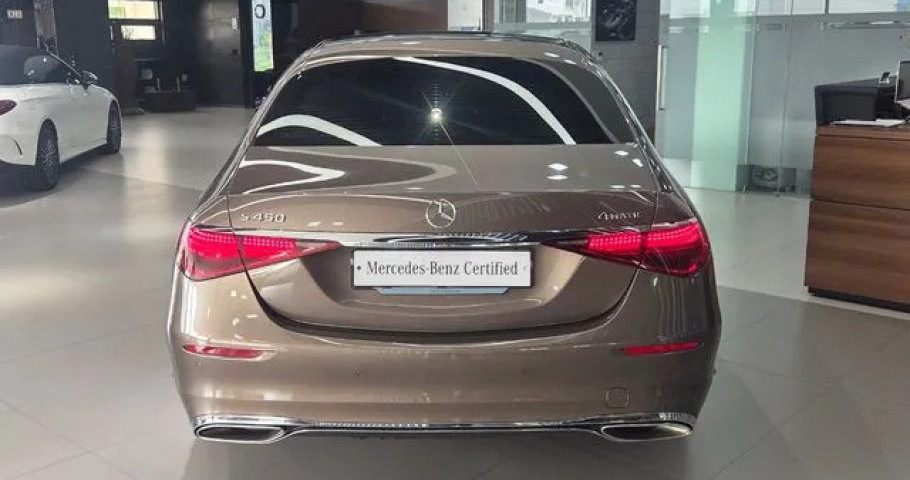 Mercedes-Benz S-Class 