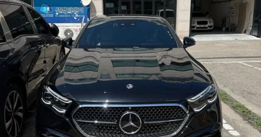 Mercedes-Benz E-Class 