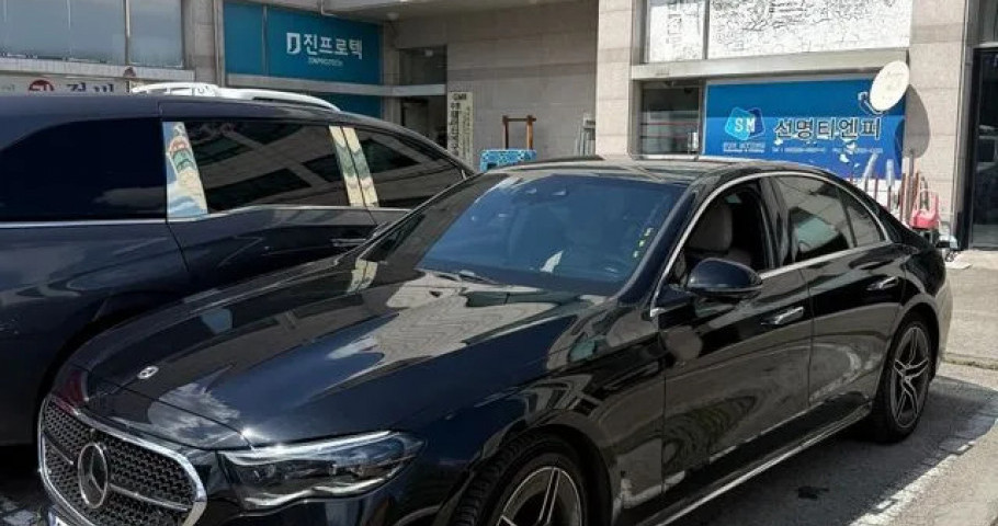 Mercedes-Benz E-Class 