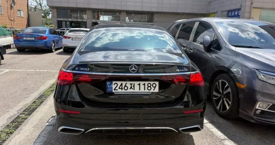 Mercedes-Benz E-Class 