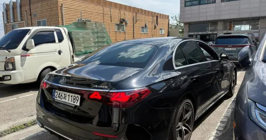 Mercedes-Benz E-Class 