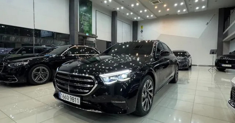 Mercedes-Benz E-Class 