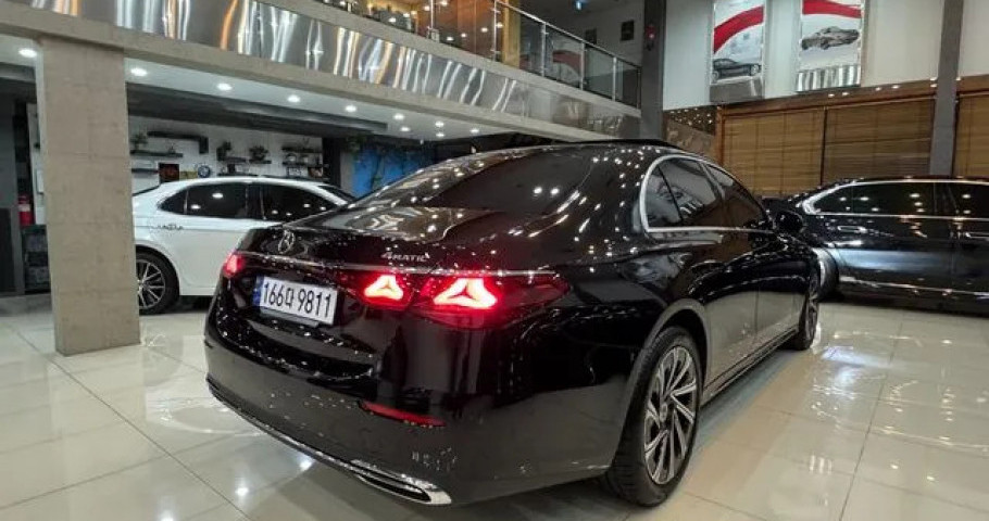 Mercedes-Benz E-Class 