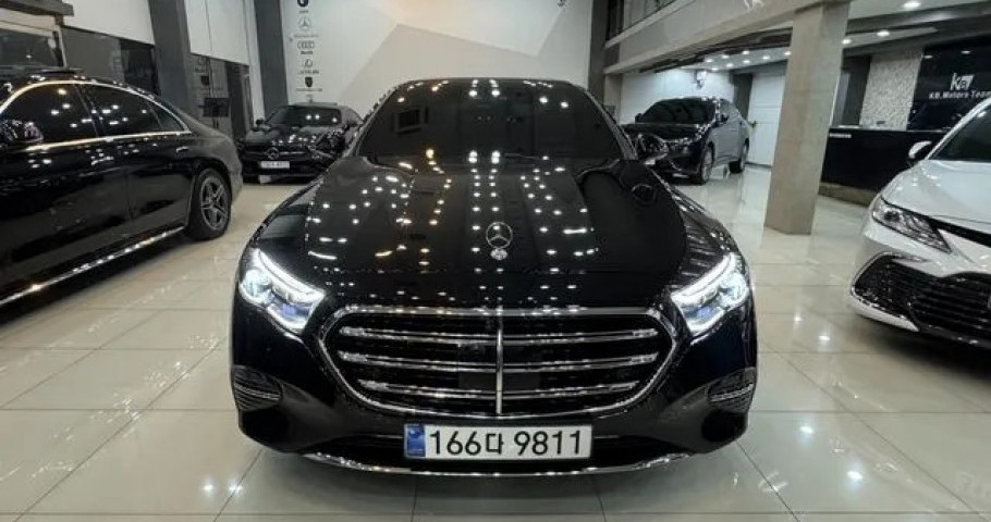 Mercedes-Benz E-Class 