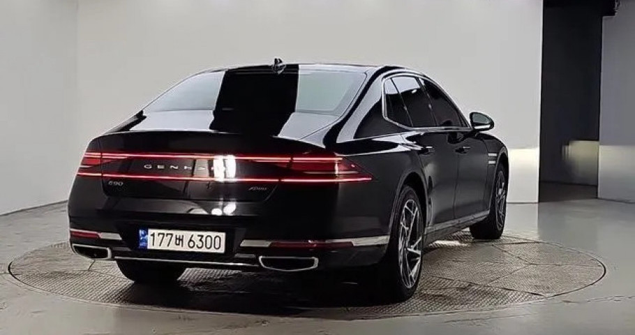Genesis G90 