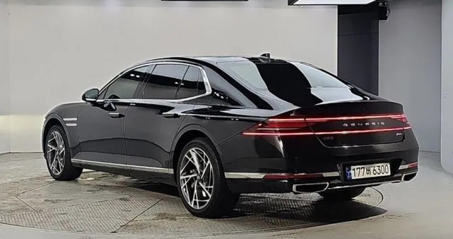 Genesis G90 