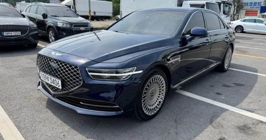 Genesis G90 