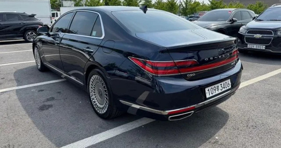 Genesis G90 