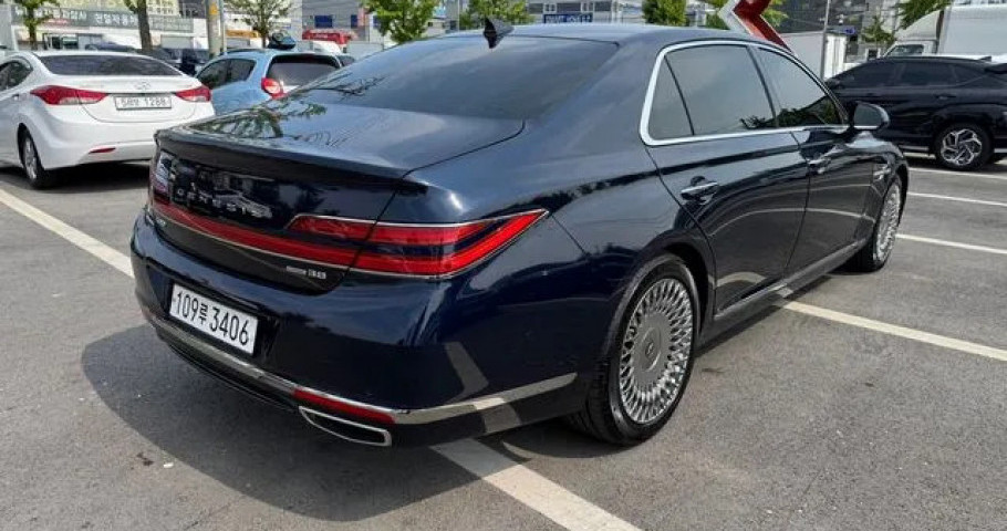 Genesis G90 
