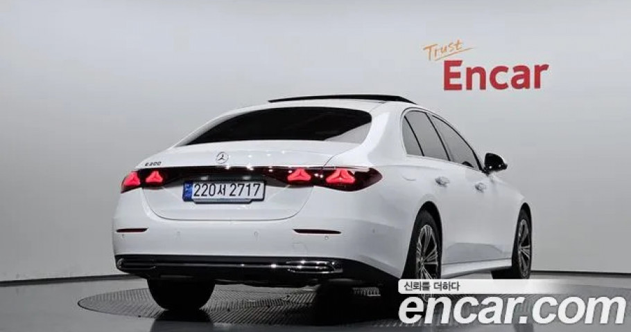 Mercedes-Benz E-Class 