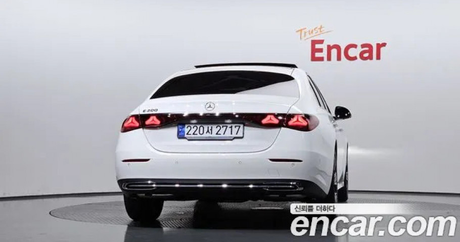 Mercedes-Benz E-Class 