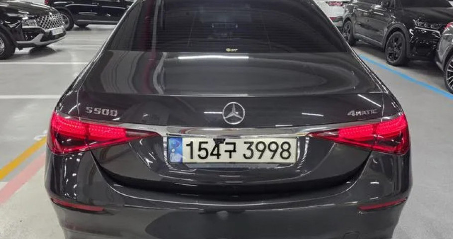 Mercedes-Benz S-Class 