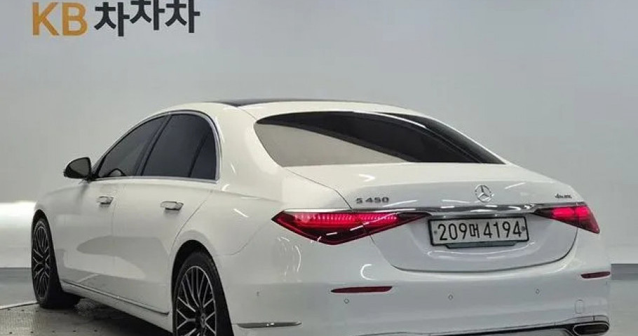 Mercedes-Benz S-Class 