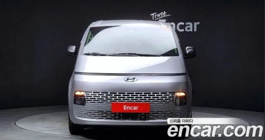 Hyundai Staria 