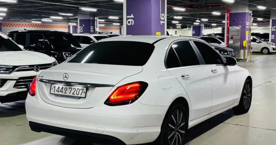 Mercedes-Benz C-Class 