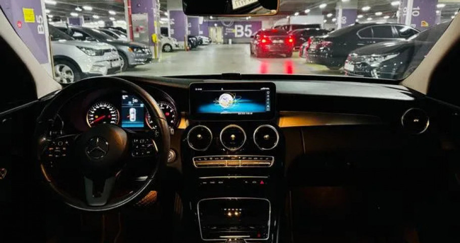 Mercedes-Benz C-Class 